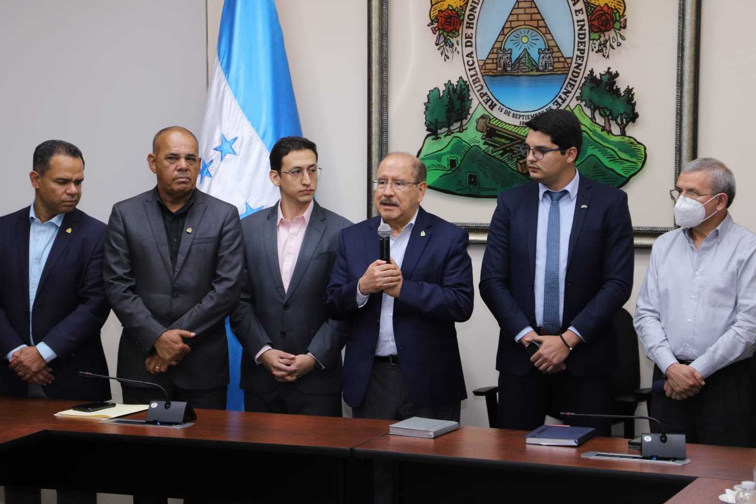 Comisión de Energía y delegación del COHEP sobre temas del sector energético nacional